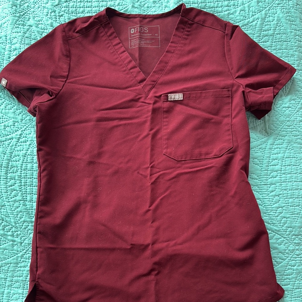 Figs Catarina One-Pocket Scrub Top Burgundy
